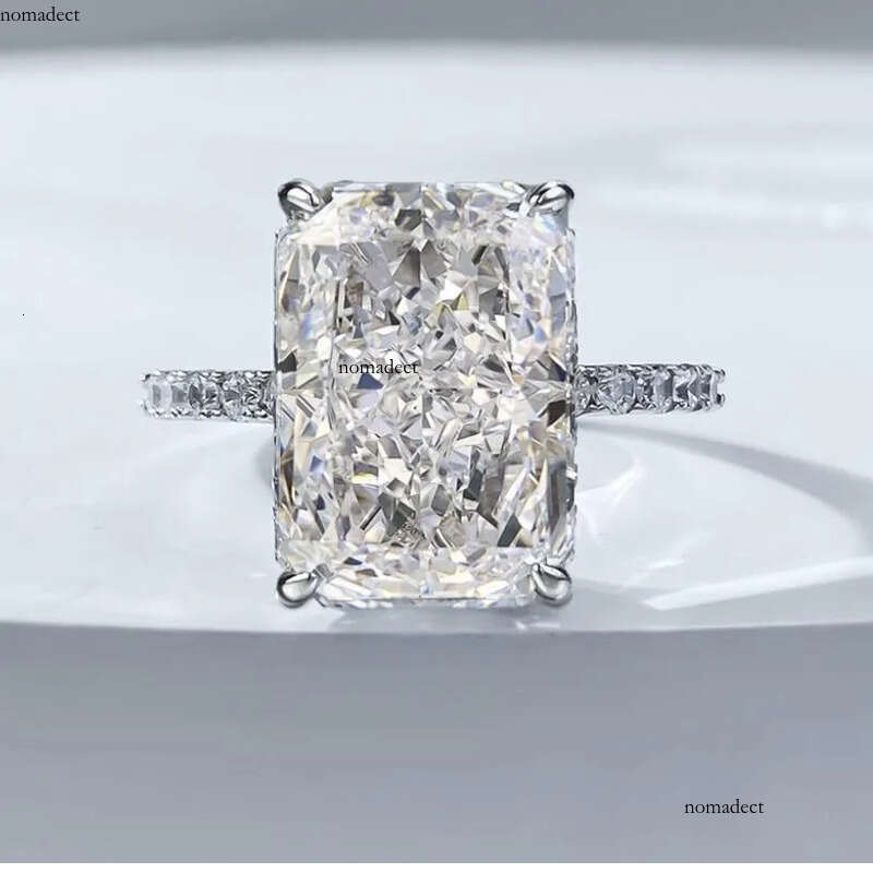 2024 Choucong Wedding Rings Elegant Jewelry Sparkling Pure 100% Sterling Sier Natural Moissanite Dia Gemstones Party Women Engagement Ring Gift 2e