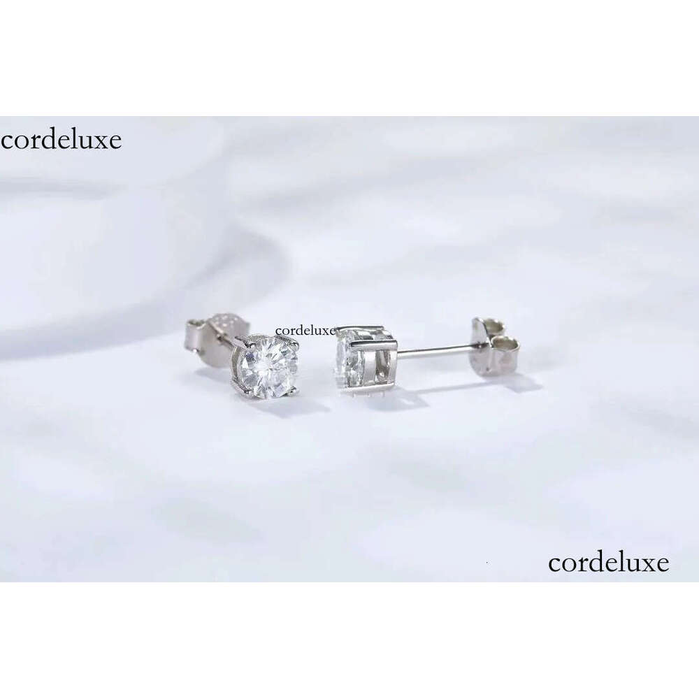 Minimalist Studs Sier Moissanite Earring 47