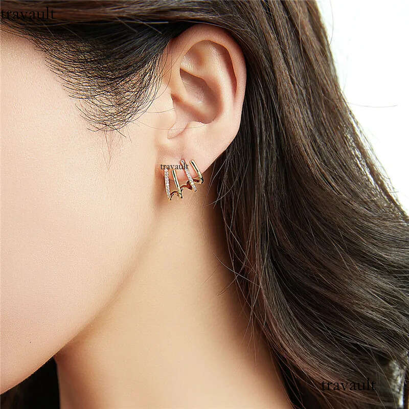Hypoallergenic Studs Fashion Four Claw Earrings Crystal Rhinestone Sier Needle Bling Party Street Statement Earring Gifts for Women Jewerly
