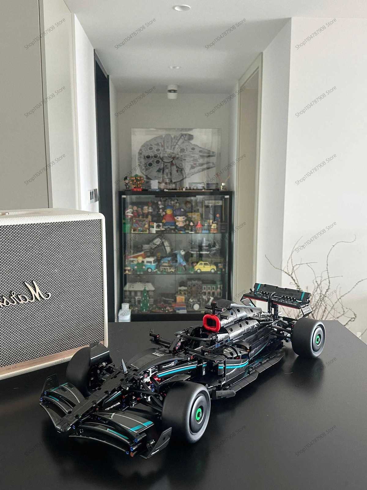 Experience thrilling excitement 18 scale F1 racing model 1642 piece set challenge Model collection preferred birthday gift Z250923