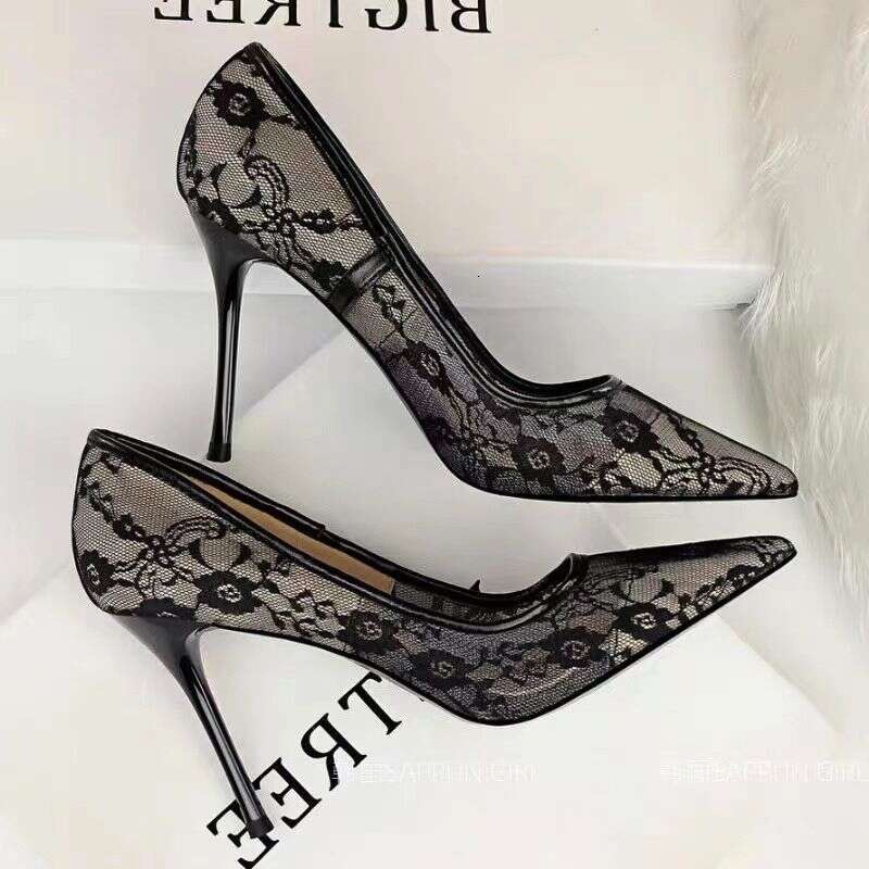 Mesh High Heels 2025 New Designer Shoe Niche Socialite Elegant Black Lace Stiletto Pointed Toe Single Shoes for Women