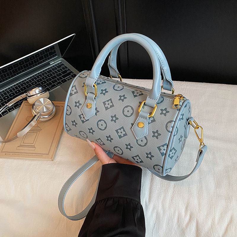 Free delivery designer shoulder bag Fashionable handbag simple commuting comfortable and casual