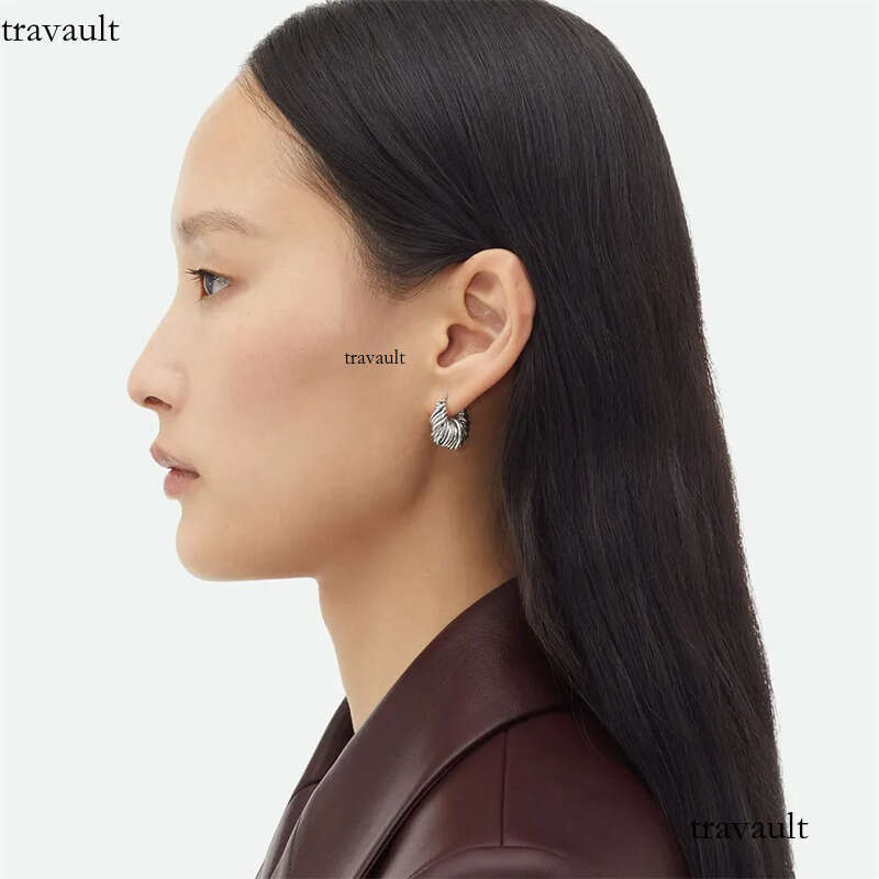 French Light Heavy Industry Advanced Loop Knitted Earrings for Women S Sier Needle Fashion Unique Charm Jewelry Trend