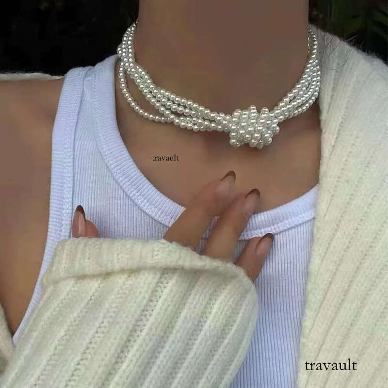 DHCollections Knot simple bead necklace, collar pearl necklace