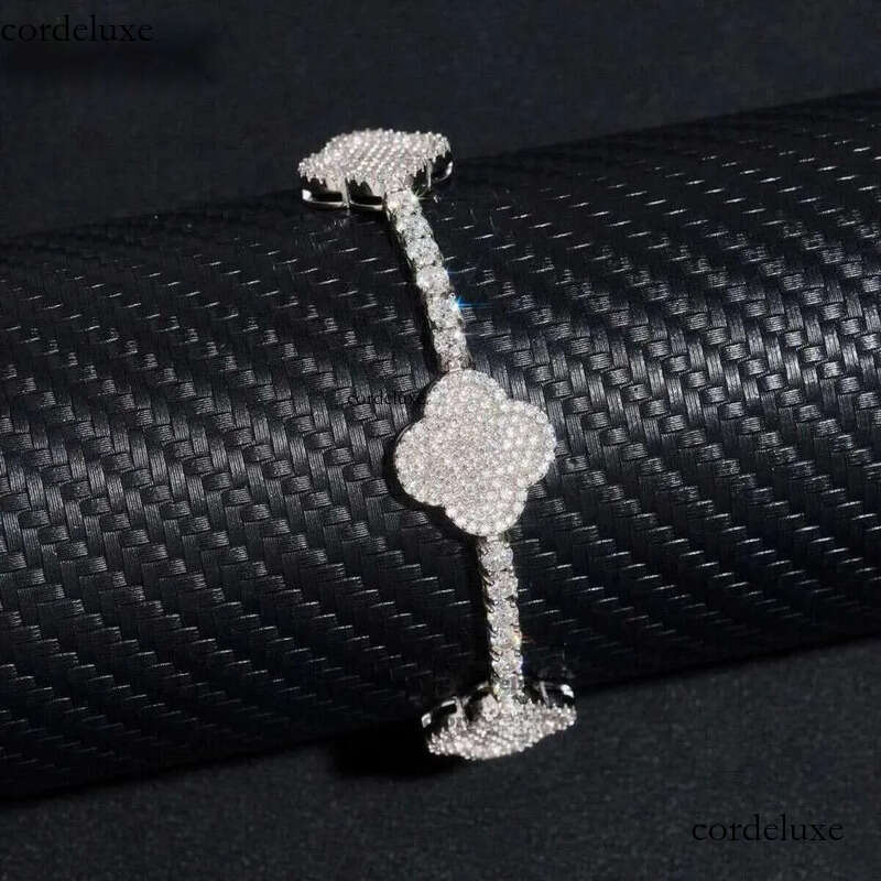 Stylish New Arrival Fashion Femme Design Sier VVS Moissanite Dia Iced Out Four Leaf Clover Tennis Chain Bracelet Free delivery 0d
