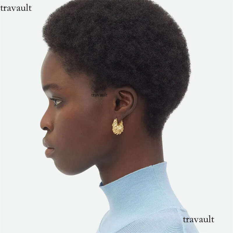 French Light Heavy Industry Advanced Loop Knitted Earrings for Women S Sier Needle Fashion Unique Charm Jewelry Trend