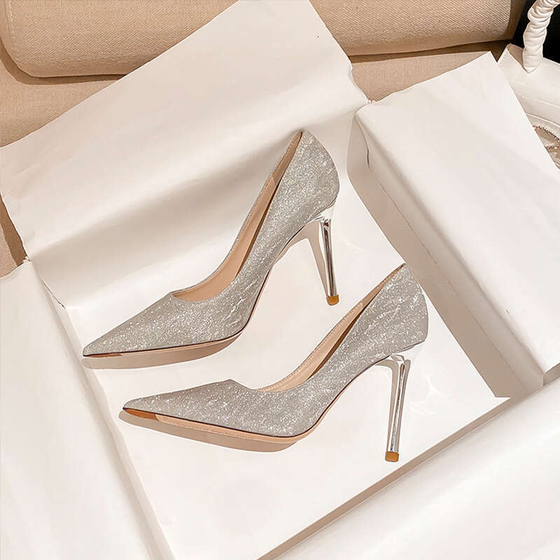 34-42 Plus Size French Designer Shoe Style Exquisite Wedding Dress High-end 2025 New Bride Shoes Gold Crystal High Heels