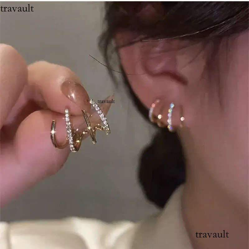 Hypoallergenic Studs Fashion Four Claw Earrings Crystal Rhinestone Sier Needle Bling Party Street Statement Earring Gifts for Women Jewerly