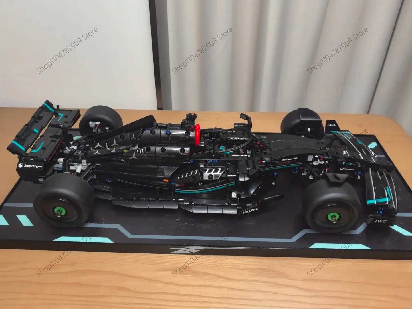 Experience thrilling excitement 18 scale F1 racing model 1642 piece set challenge Model collection preferred birthday gift Z250923
