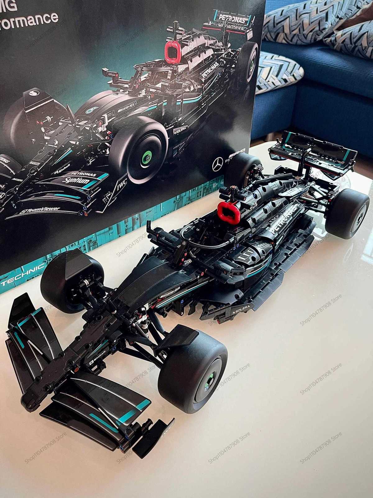 Experience thrilling excitement 18 scale F1 racing model 1642 piece set challenge Model collection preferred birthday gift Z250923
