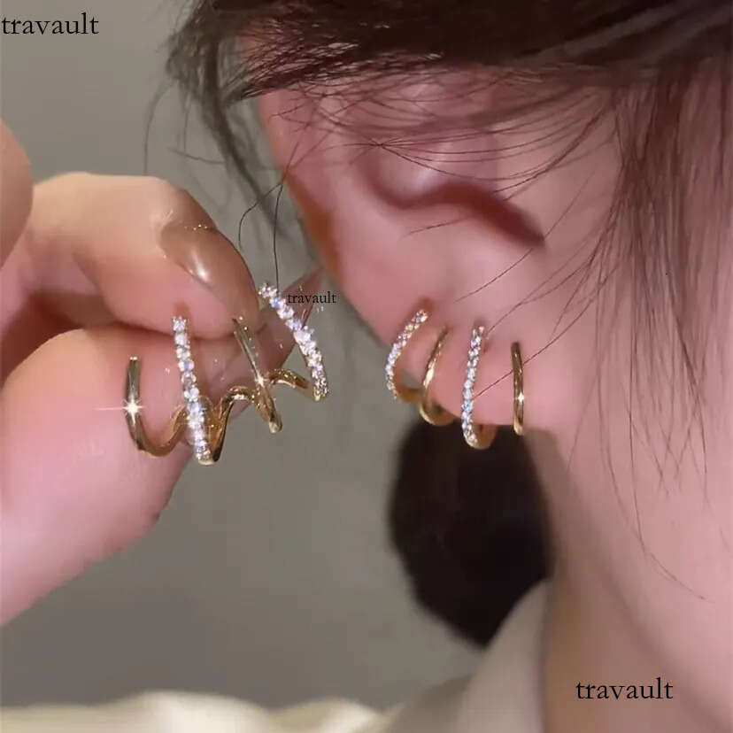 Hypoallergenic Studs Fashion Four Claw Earrings Crystal Rhinestone Sier Needle Bling Party Street Statement Earring Gifts for Women Jewerly