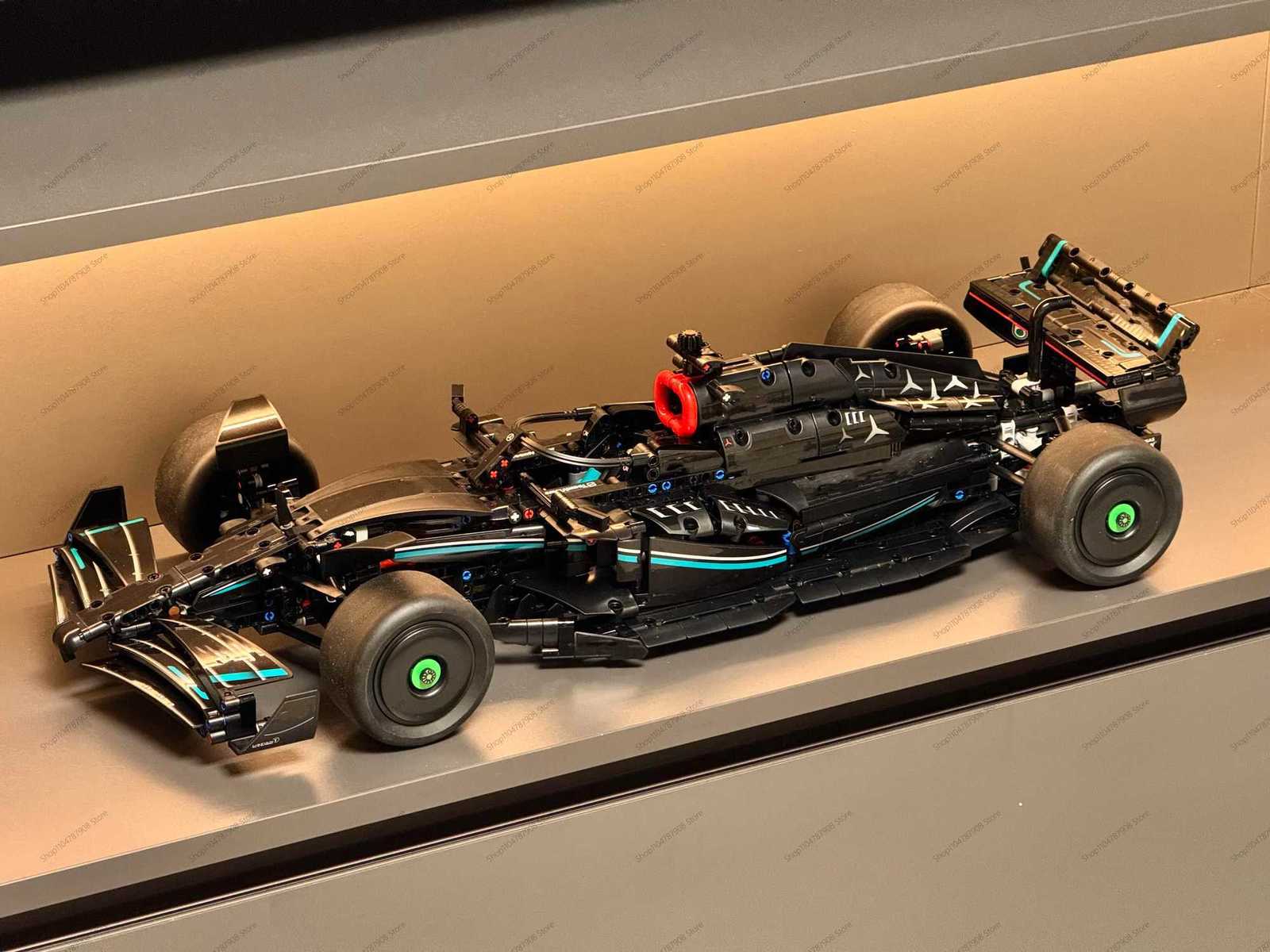 Experience thrilling excitement 18 scale F1 racing model 1642 piece set challenge Model collection preferred birthday gift Z250923