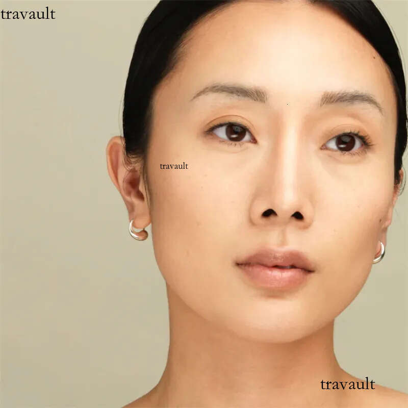 Minimalist Design Stud Pea Ear Buckle Earrings French Hepburn Style Ins Niche Temperament Commuter Mini Fashion Jewelry