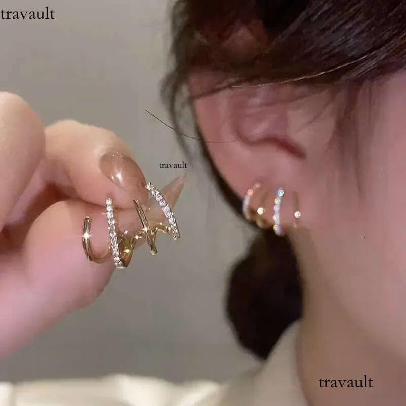 Hypoallergenic Studs Fashion Four Claw Earrings Crystal Rhinestone Sier Needle Bling Party Street Statement Earring Gifts for Women Jewerly
