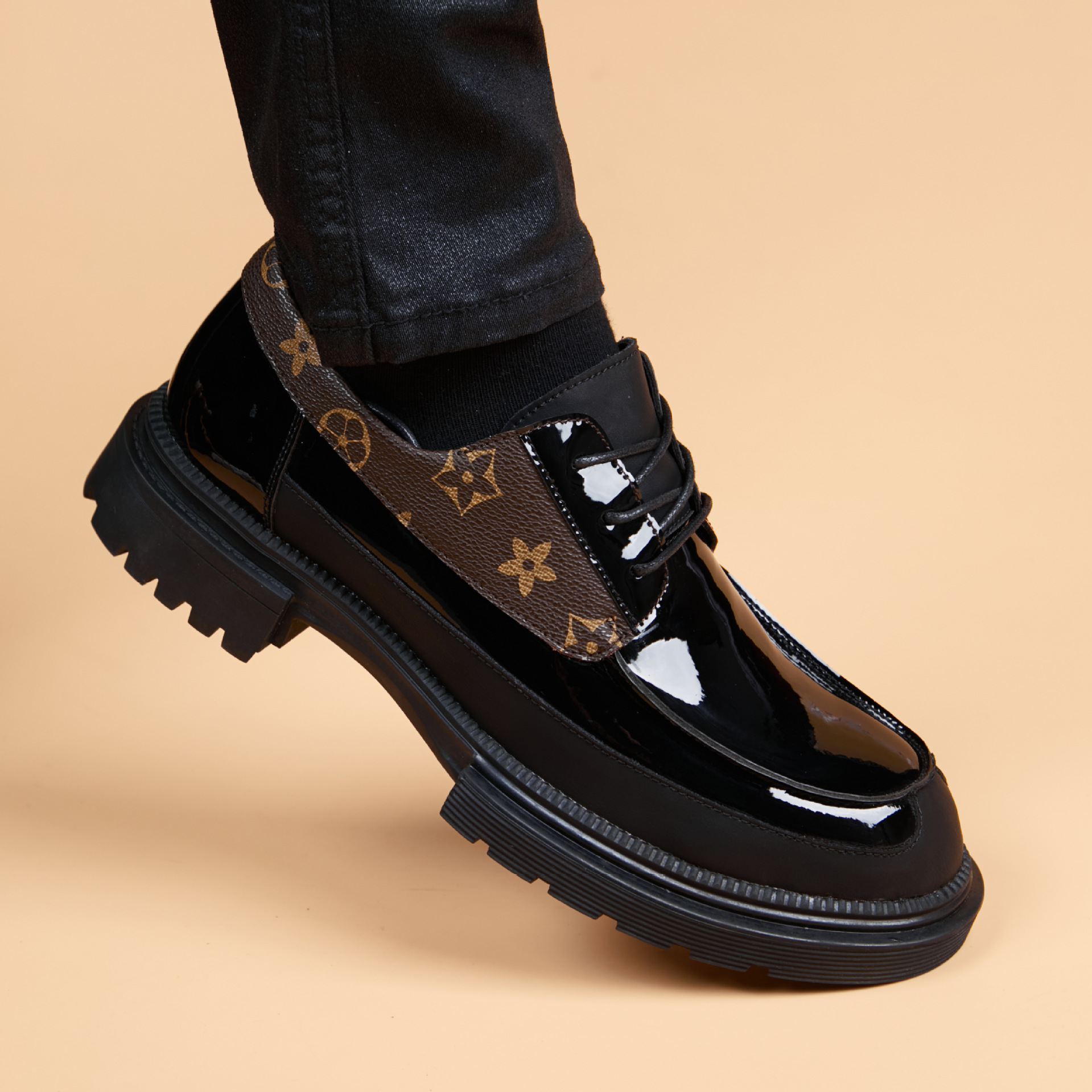 Designer shoes free shipping New Classic Business and Leisure Trendy Bright Face Height Increasing Dress Shoes for Men black