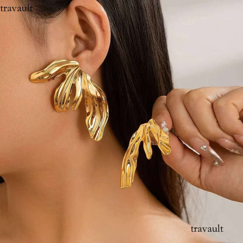 DHCollections Designer Water Grass Stud Earrings for Women Trendy Ladies Daily Accessories 2024 Fashion Jewelry Female Girls Gifts Decoration