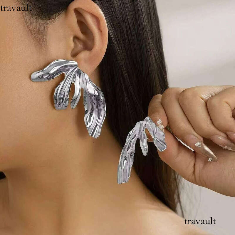 DHCollections Designer Water Grass Stud Earrings for Women Trendy Ladies Daily Accessories 2024 Fashion Jewelry Female Girls Gifts Decoration