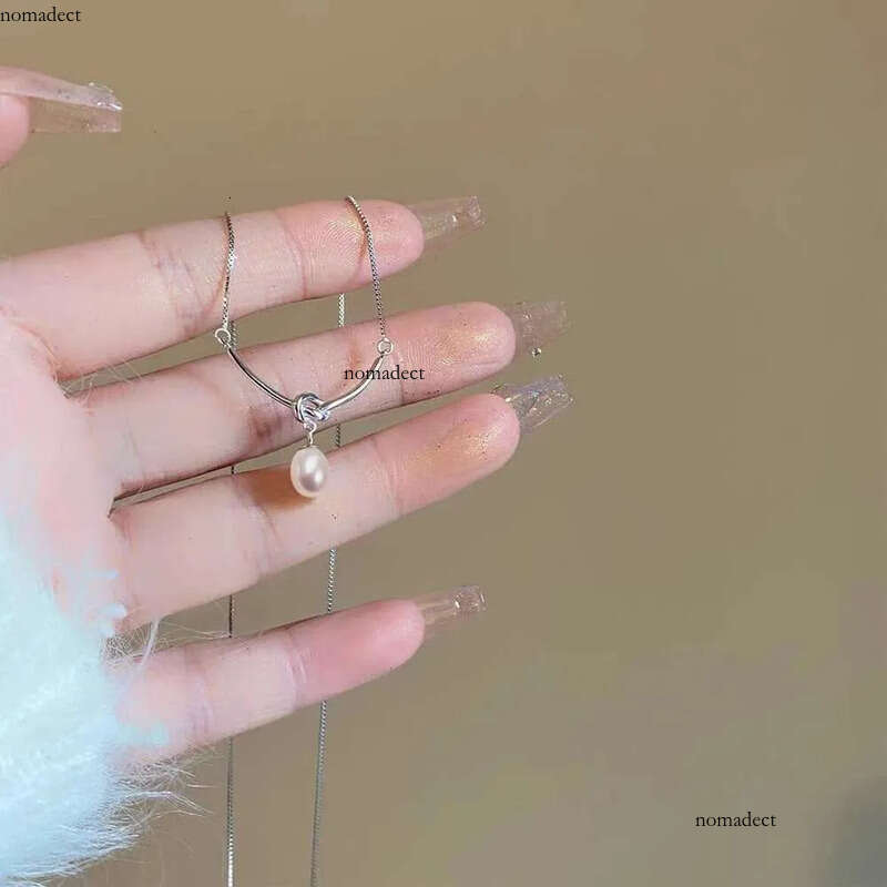 New fashion designer necklace for women, not fading, niche, high-end, light collarbone chain 52