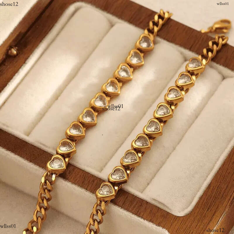 NK Chain Dia-encrusted Stainless Steel a Fashionable and High-end Heart-shaped Bracelet for Women