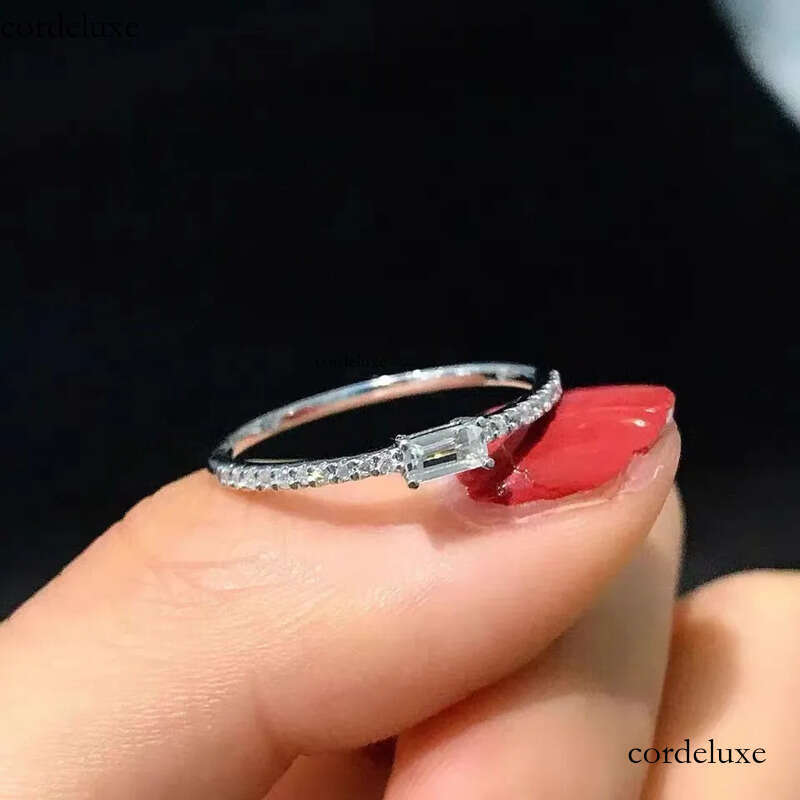 Simple Fashion Jewelry Sweet Cute Ladies Party Elegant Wedding Rings Sterling Sier Emerald Cut Lab Moissanite Dia Eternity Engagement Band Ring Gift 1
