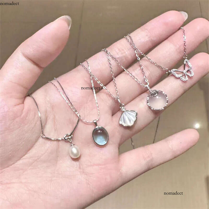 New fashion designer necklace for women, not fading, niche, high-end, light collarbone chain 52