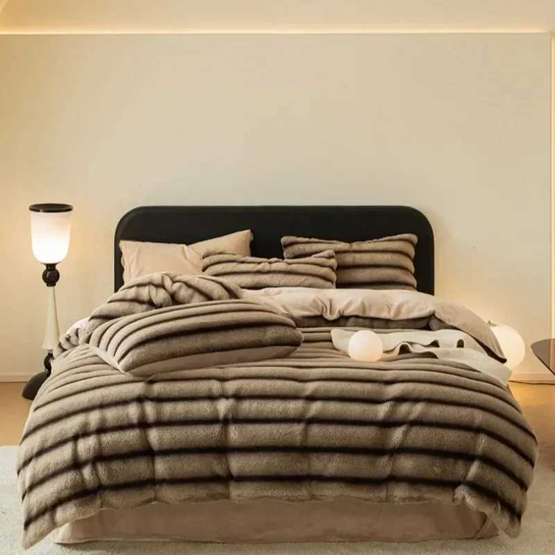 Winter Thick Warm Luxury Bedding Set Include Quilt Cover Sheet Pillowcase Solid Color Coral Velvet Soft Queen Duvet Cover Set Z250929