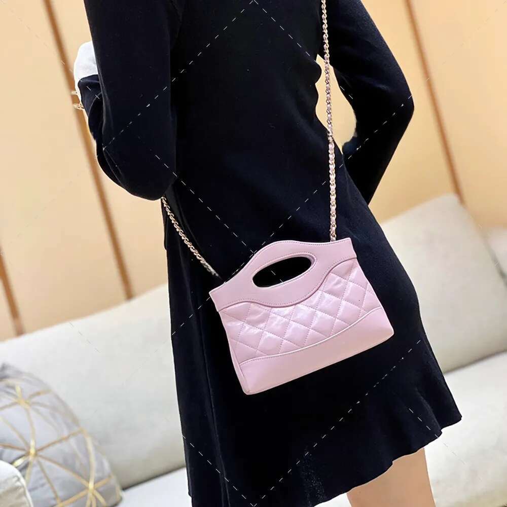 Elegant Mirror Finish Calveskin Leather Crossbody Pouch Featuring a Stylish Chain Strap