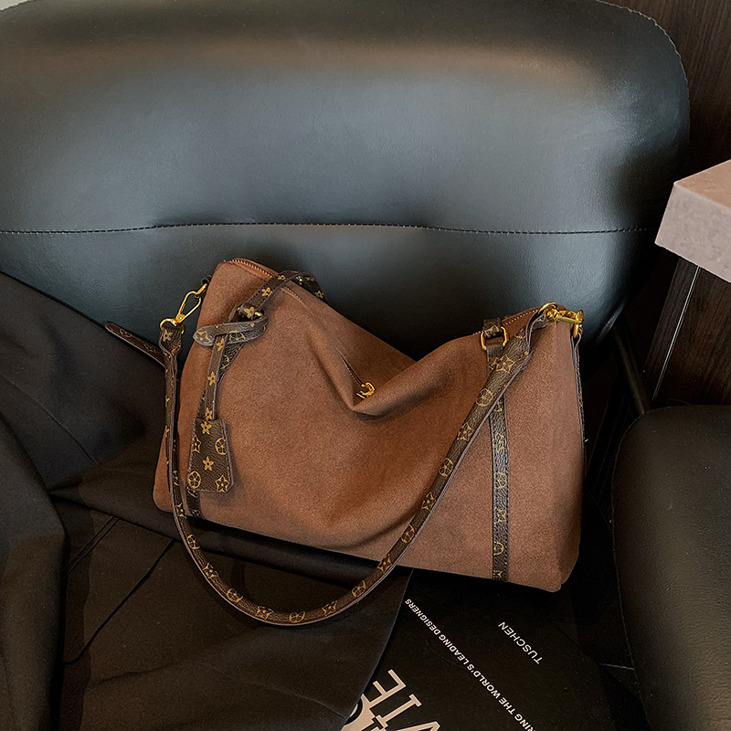 free shipping designer bag New Retro Matte Boston Tote Bag Versatile Large Capacity Commuter Underarm Bag for Women