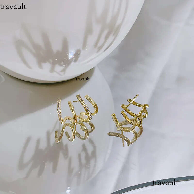 Hypoallergenic Studs Fashion Four Claw Earrings Crystal Rhinestone Sier Needle Bling Party Street Statement Earring Gifts for Women Jewerly