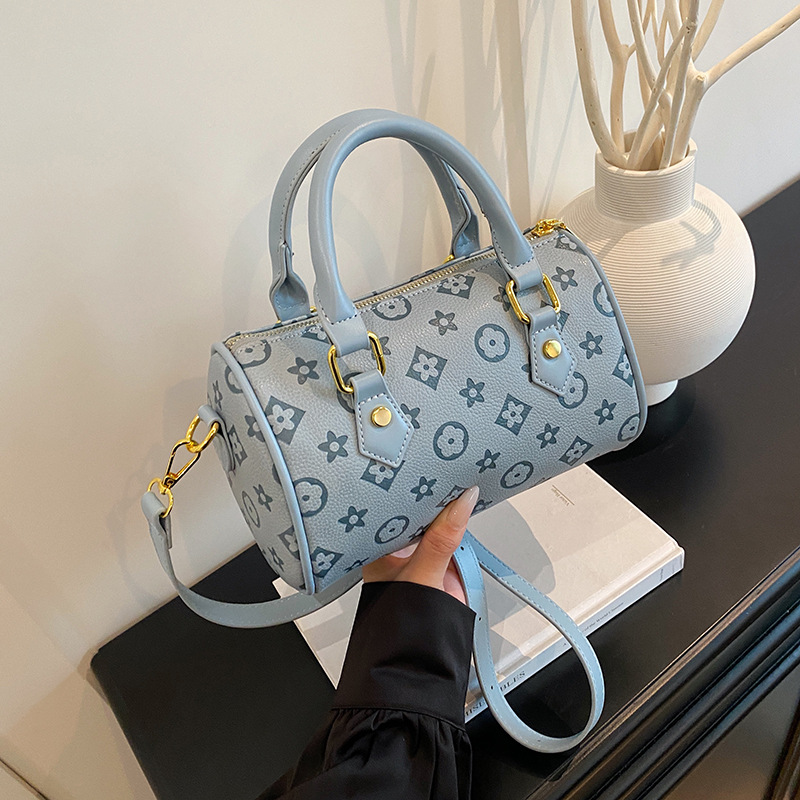 Free delivery designer shoulder bag Fashionable handbag simple commuting comfortable and casual