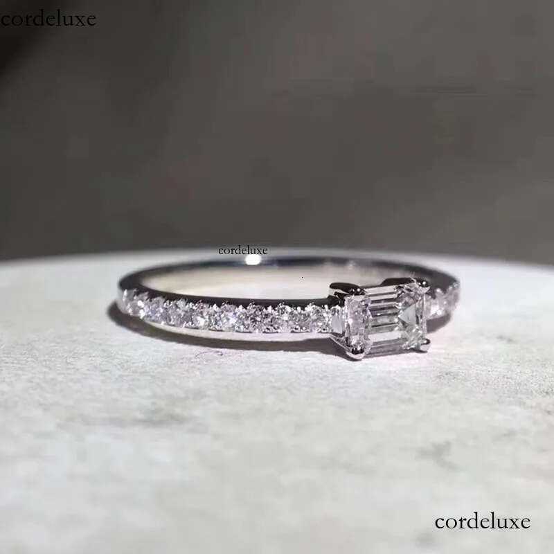 Simple Fashion Jewelry Sweet Cute Ladies Party Elegant Wedding Rings Sterling Sier Emerald Cut Lab Moissanite Dia Eternity Engagement Band Ring Gift 1