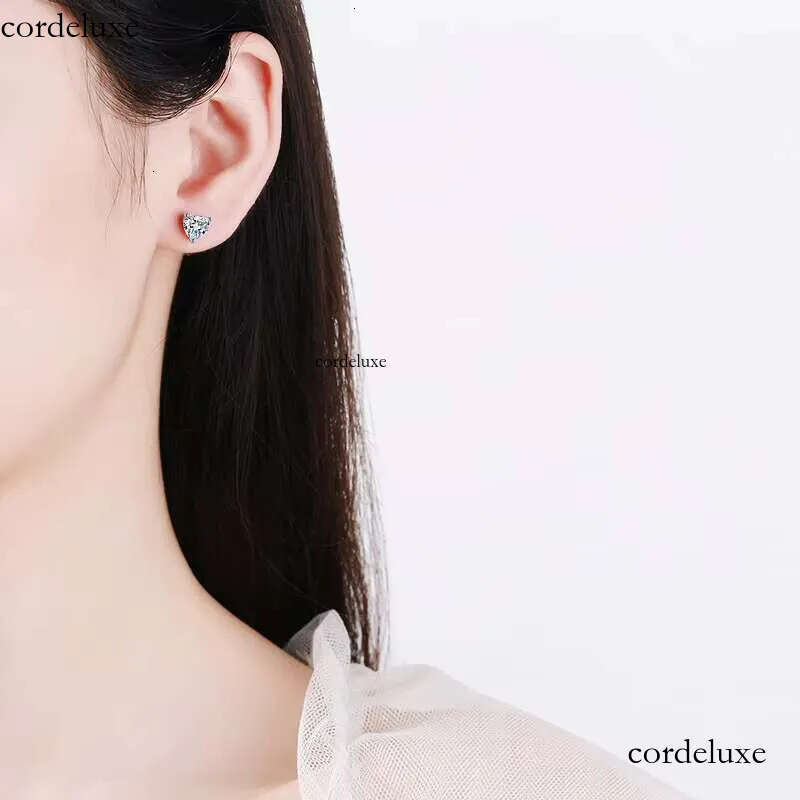 DHCollections Moissanite Heart Shape Stud Earrings Sterling Sier Broken Love Design 1 Ct Each Passed Dia Test Hypoallergenic Wedding Jewellery Pair e7