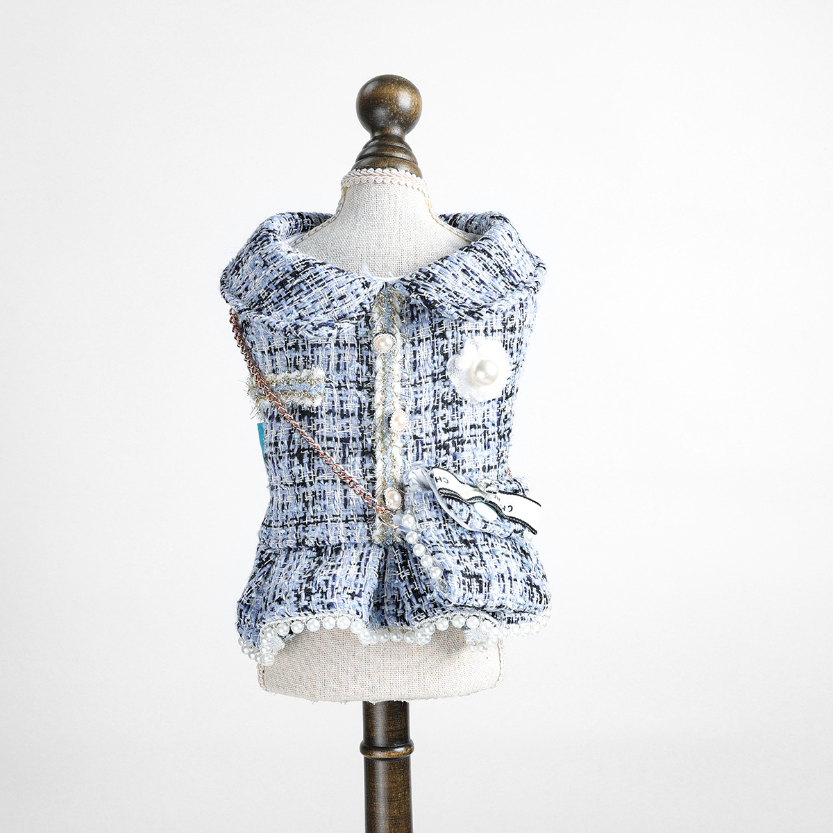 K3104 Pet dress with backpack, autumn and winter clothes for puppies and cats, can hold snacks and toys, small Chanel style imitation tweed fabric