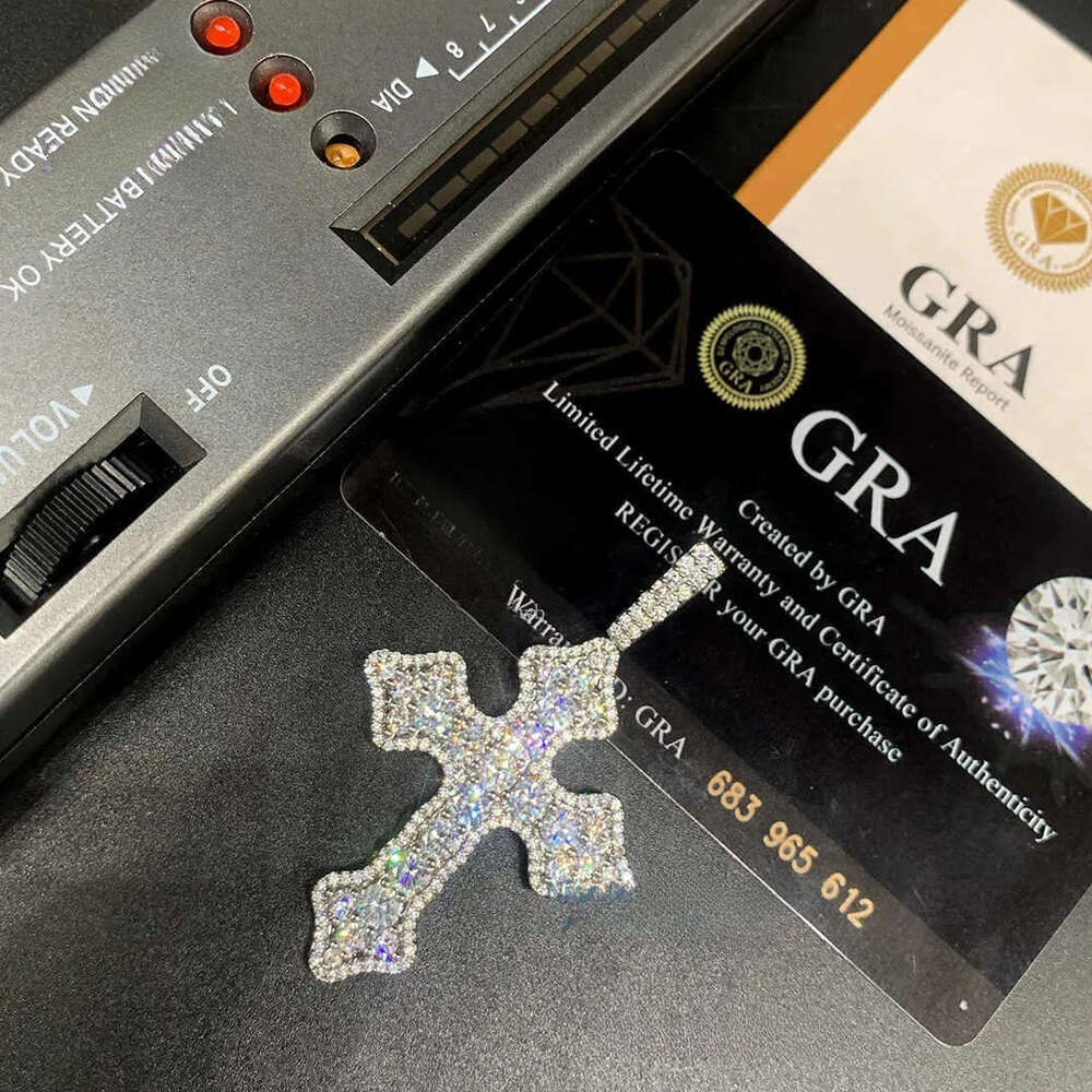 Men Hip Hop Jewelry Personalized Custom VVS Moissanite Iced Out Sterg Sier Rapper cross Pendant