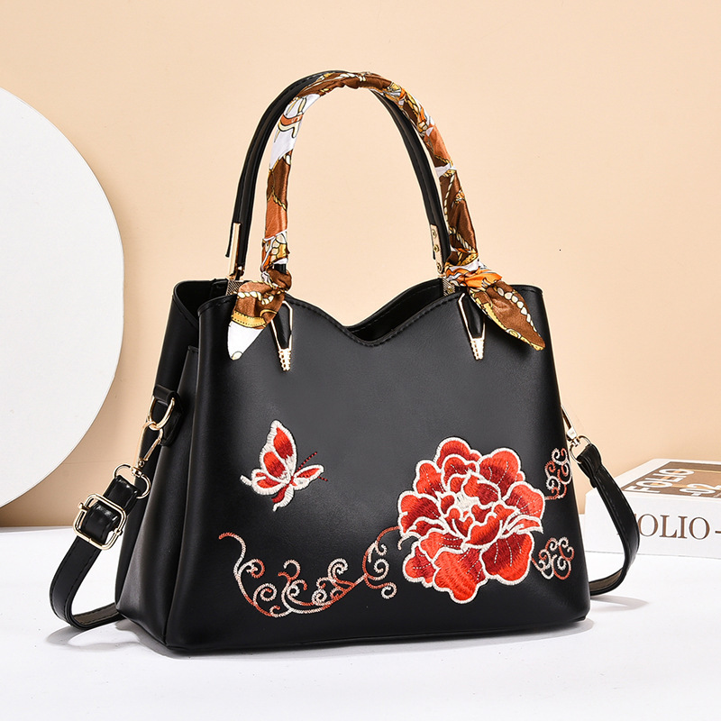 fashion New Women s Embroidery Bag Crossbody Bag High end Elegant Bridal Wedding Bag Designer Bag Luxury Bag Shoulder Bag