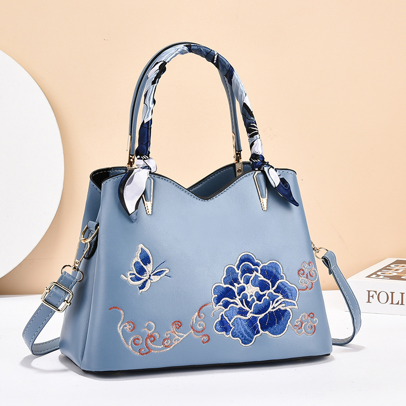 fashion New Women s Embroidery Bag Crossbody Bag High end Elegant Bridal Wedding Bag Designer Bag Luxury Bag Shoulder Bag