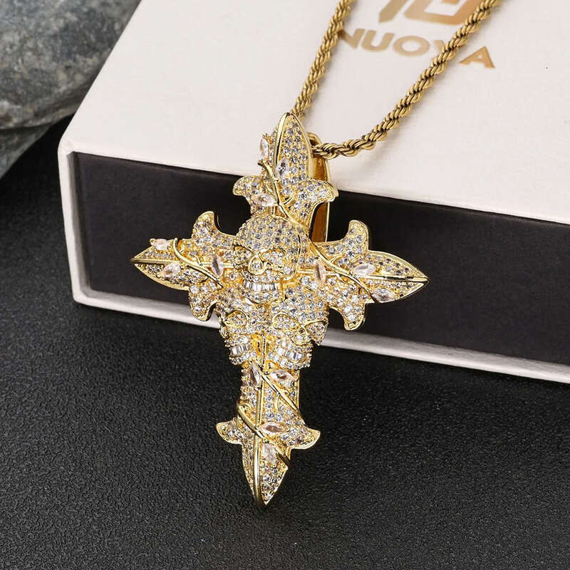 Factory wholesale new Hip hop skull cross pendant S sier moissanite mens necklace accessory