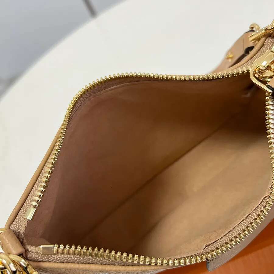 Designer Hobo Genuine leather Handbag 19CM Crossbody Delicate knockoff Chain bag