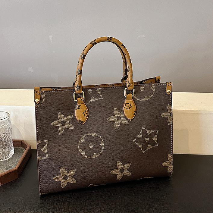 hot Free delivery designer shoulder bag Fashionable crossbody bag wear resistant dirt resistant simple and practical