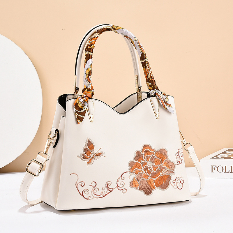 fashion New Women s Embroidery Bag Crossbody Bag High end Elegant Bridal Wedding Bag Designer Bag Luxury Bag Shoulder Bag