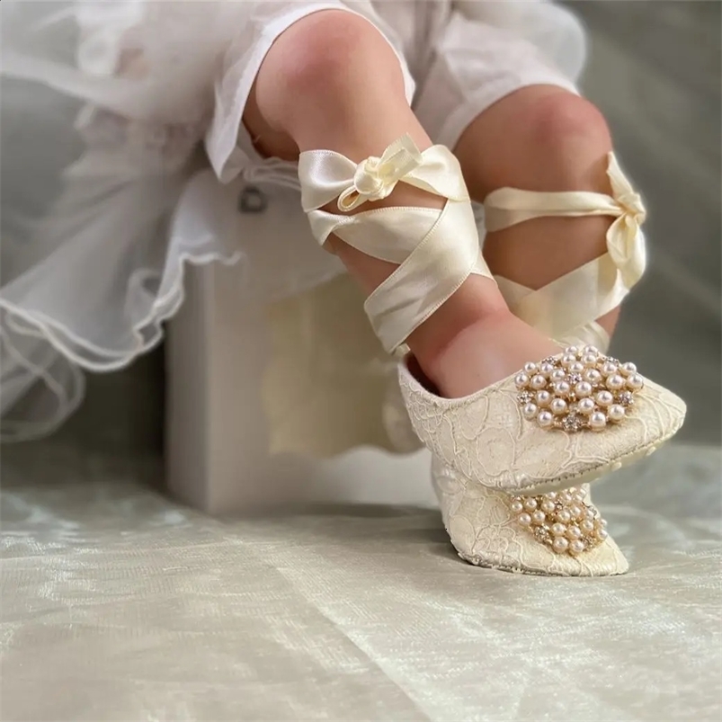 Ivory Lace Baptism Girl Shoes Pography Flower Baby Glitter Pearly Flower Shoes Soft Comfortable Infant Footwear 240813