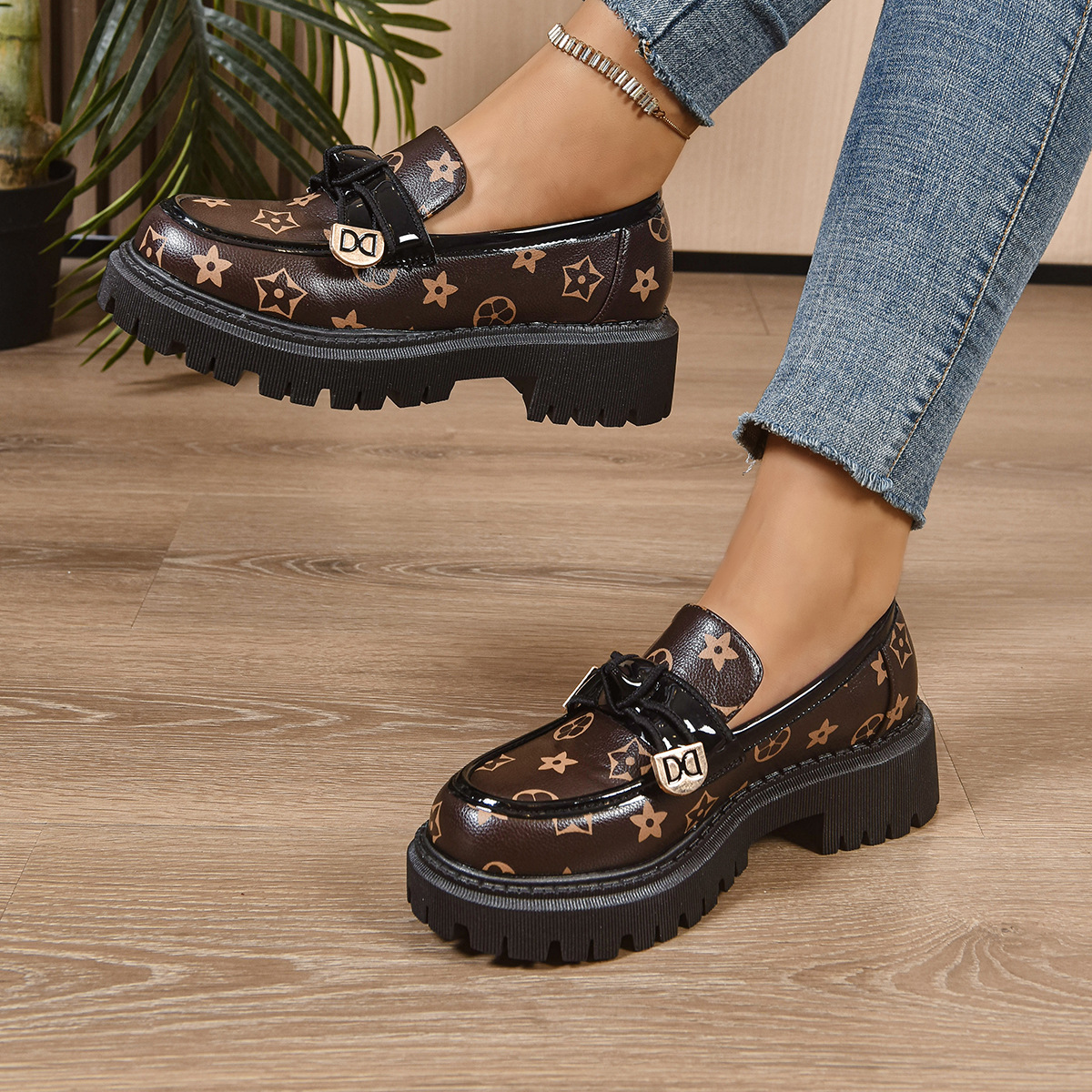 free Shipping Fashionable leather shoes with simple autumn round toe retro style thick heel lightweight comfortable one foot fashion versatile shoe De