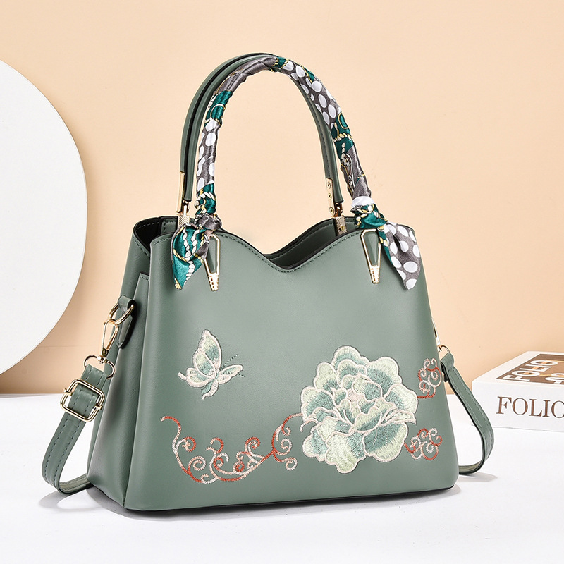 fashion New Women s Embroidery Bag Crossbody Bag High end Elegant Bridal Wedding Bag Designer Bag Luxury Bag Shoulder Bag