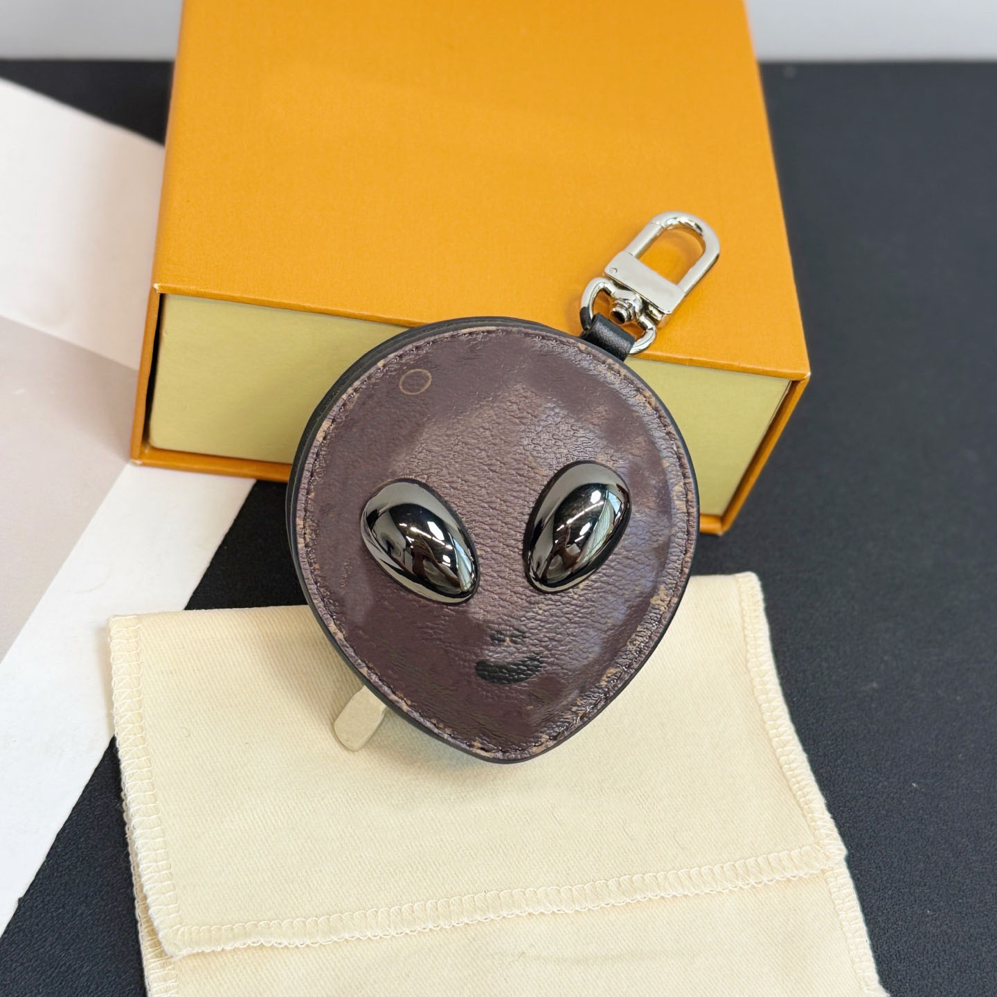 Designers Alien keychains bag charms Donut keychain Lanyards Letters Hamburger pizza keychain top Car Key Chain Women jewelry Keyring Bags Pendant Exquisite Gift