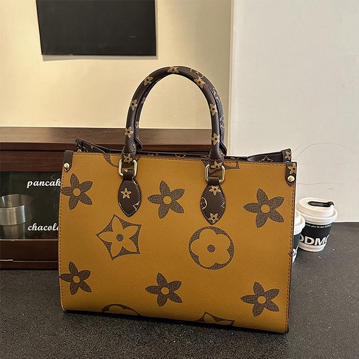 hot Free delivery designer shoulder bag Fashionable crossbody bag wear resistant dirt resistant simple and practical