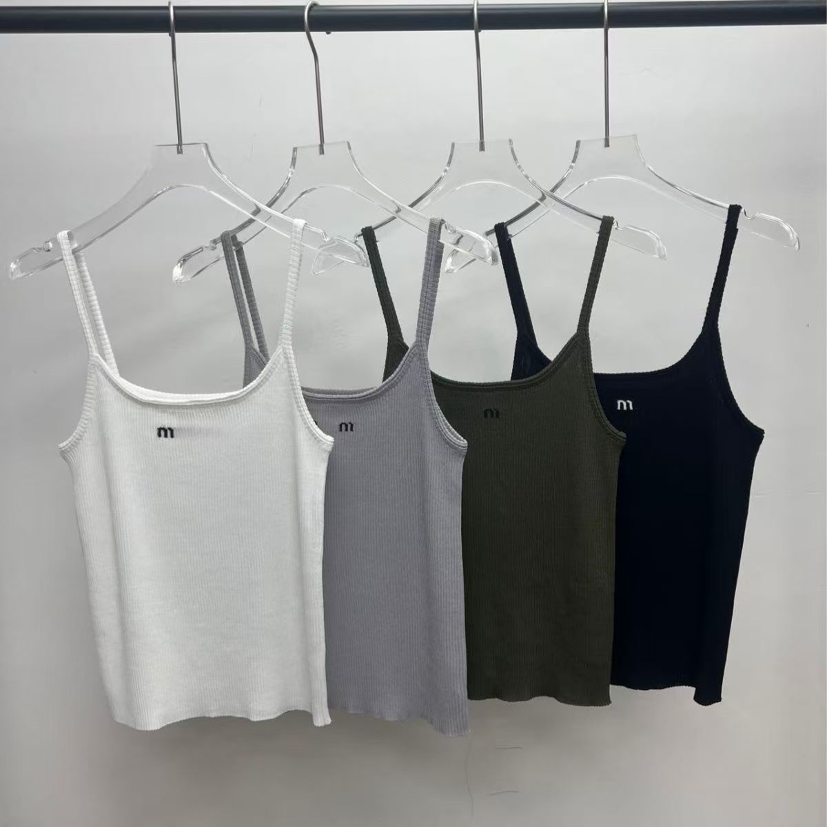 American retro elastic knitted vest for women's summer new product slim fit and slimming worn outside with letter camisole top on the chest