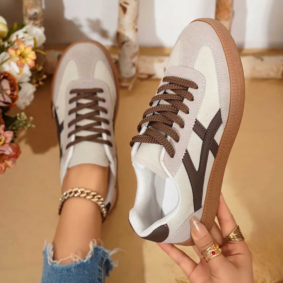 Womens Lightweight and Breathable Sports Shoes Round Toe Casual Low Cut Lace Up Shoes Suitable for Daily Wear Casual Shoes Z250930
