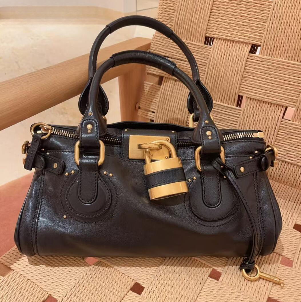 Retro Lock Head Handheld Crossbody bag Designer's new style Designer for women Blogger Women's Bag handbag Girl Gift shoulder bag with crossed hands Chl Luxury1