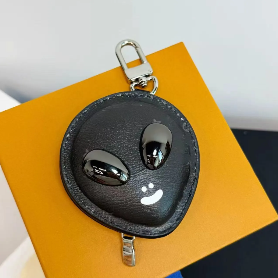 Keychains Lanyards Luxury Bag Charm Genuine Leather Mini Alien Earphones Case Keychains Wallet headset Keyring Designer Cute Alien bag Pendants Coin Purse Gift