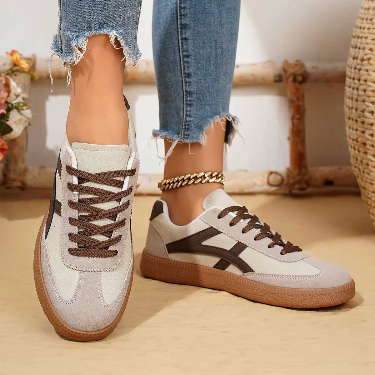 Womens Lightweight and Breathable Sports Shoes Round Toe Casual Low Cut Lace Up Shoes Suitable for Daily Wear Casual Shoes Z250930